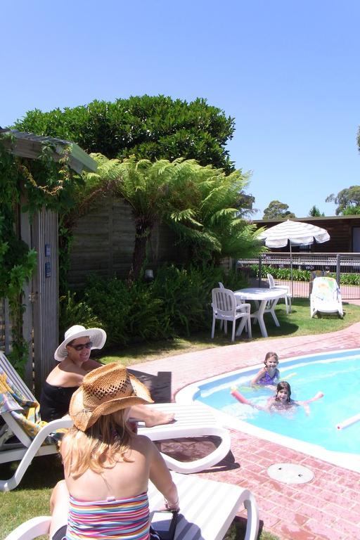 Lazy Acre Log Cabins Lakes Entrance Extérieur photo