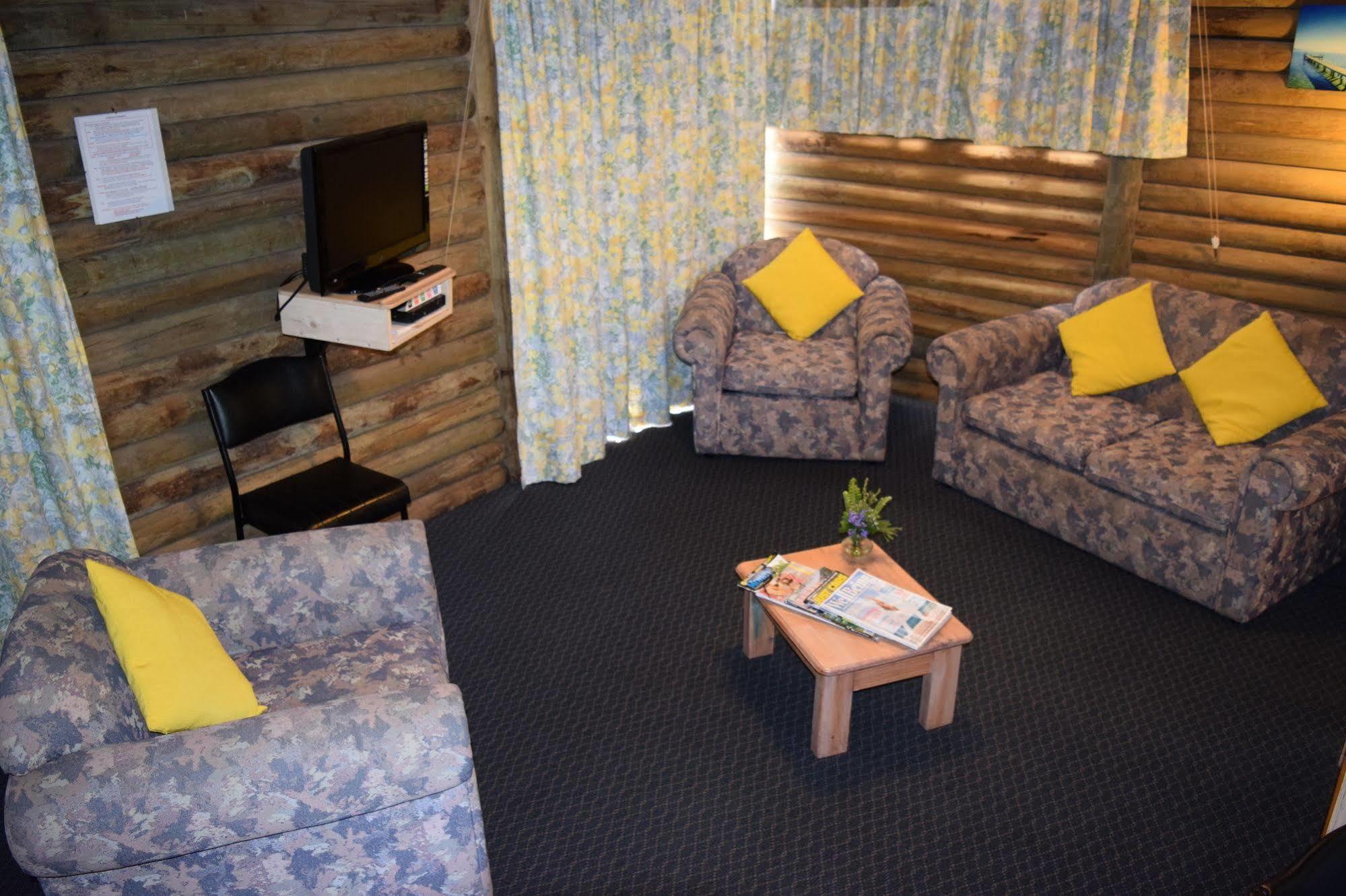 Lazy Acre Log Cabins Lakes Entrance Extérieur photo