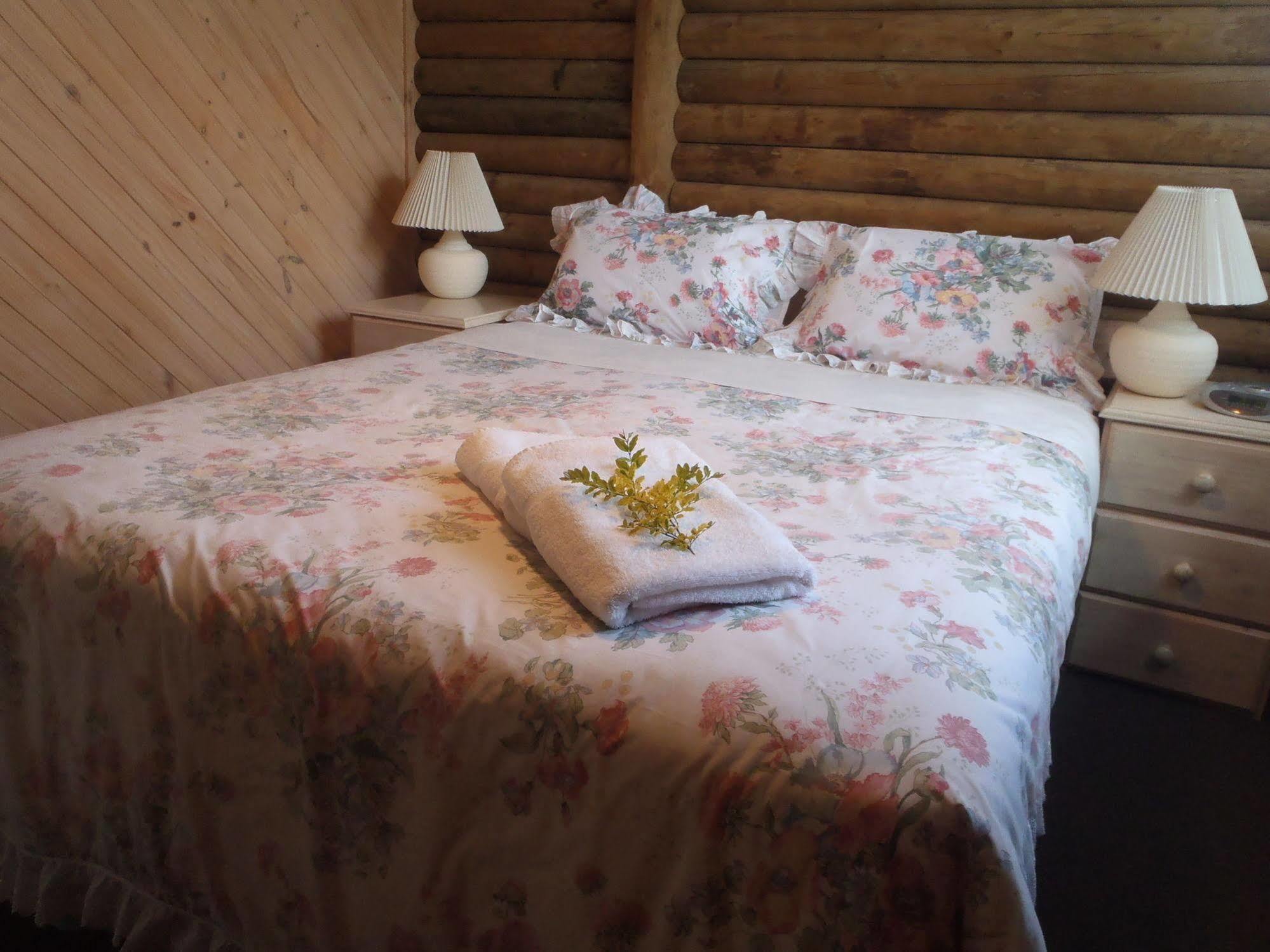 Lazy Acre Log Cabins Lakes Entrance Extérieur photo