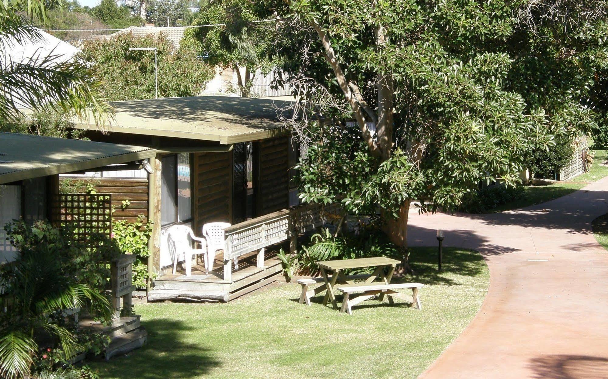 Lazy Acre Log Cabins Lakes Entrance Extérieur photo
