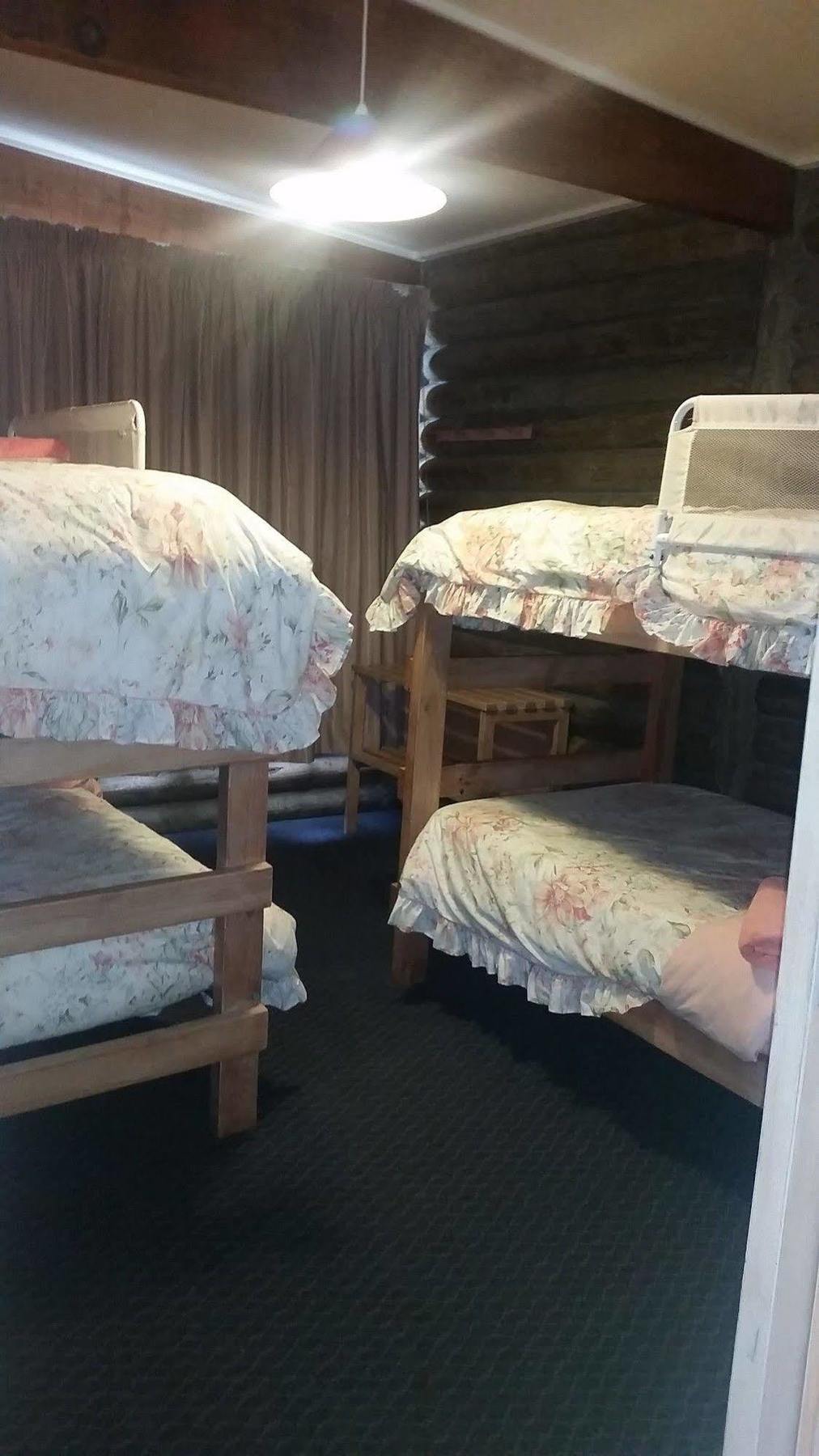 Lazy Acre Log Cabins Lakes Entrance Extérieur photo