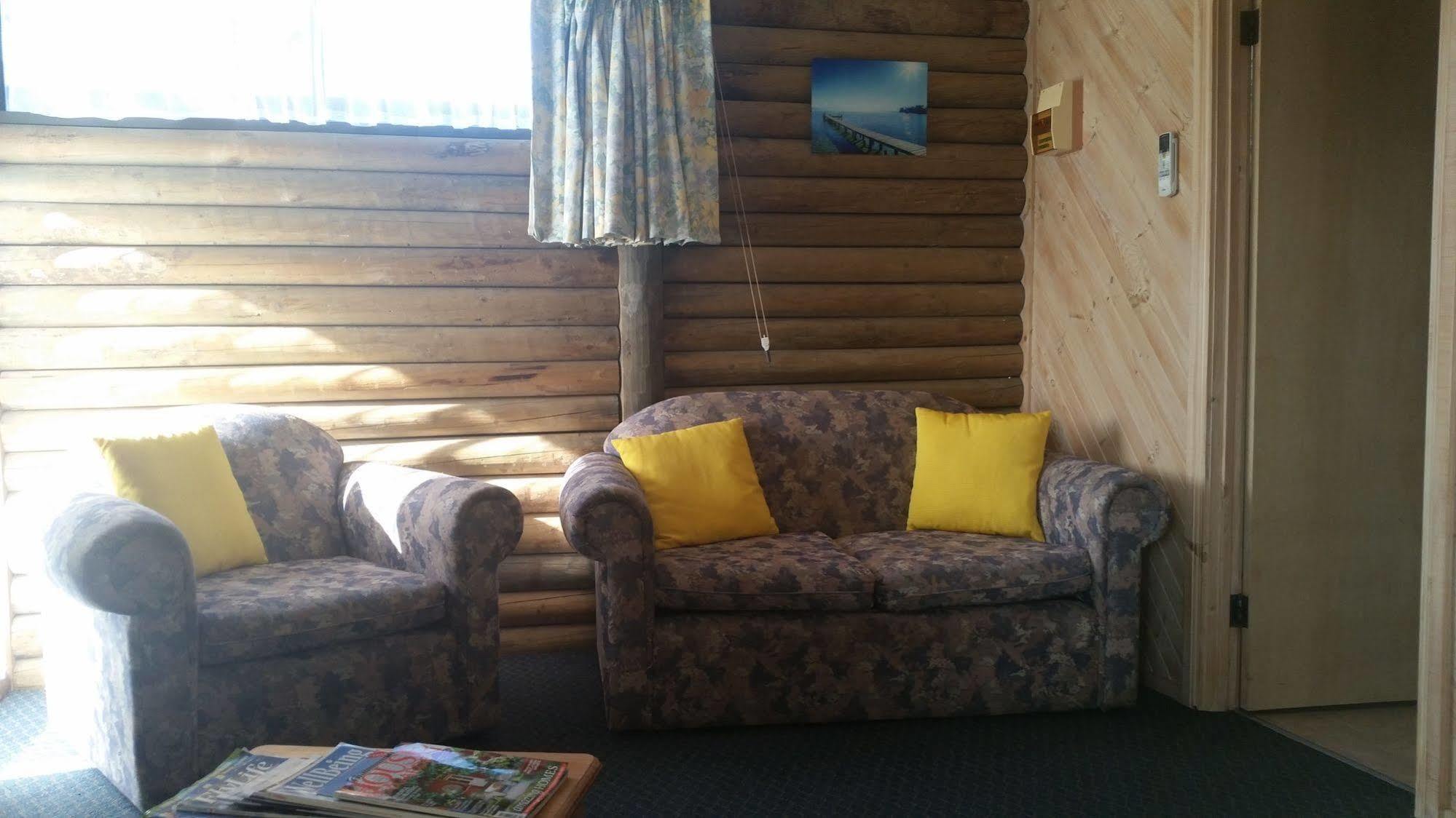 Lazy Acre Log Cabins Lakes Entrance Extérieur photo
