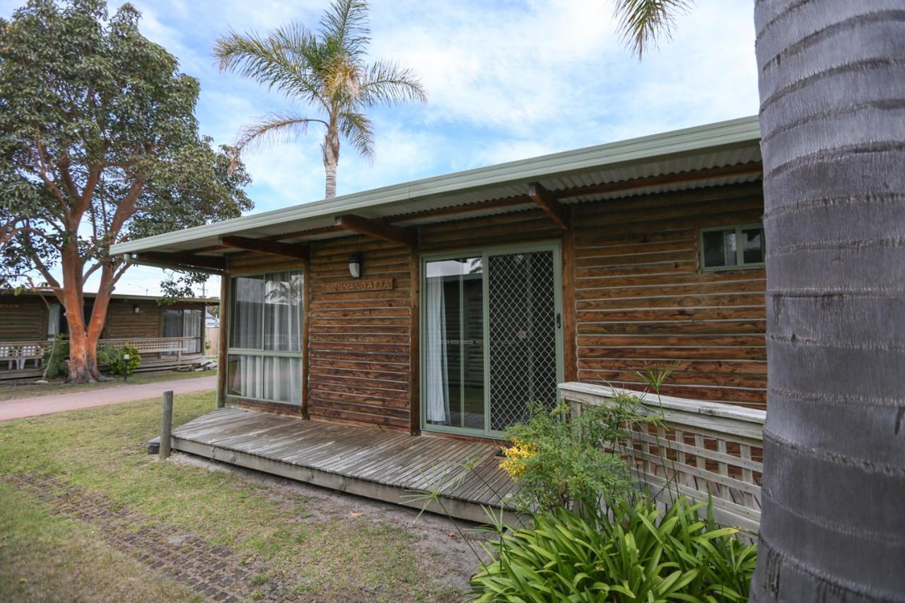 Lazy Acre Log Cabins Lakes Entrance Extérieur photo
