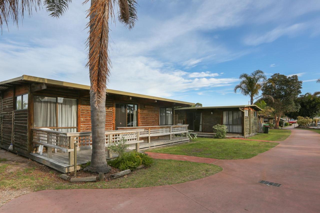 Lazy Acre Log Cabins Lakes Entrance Extérieur photo