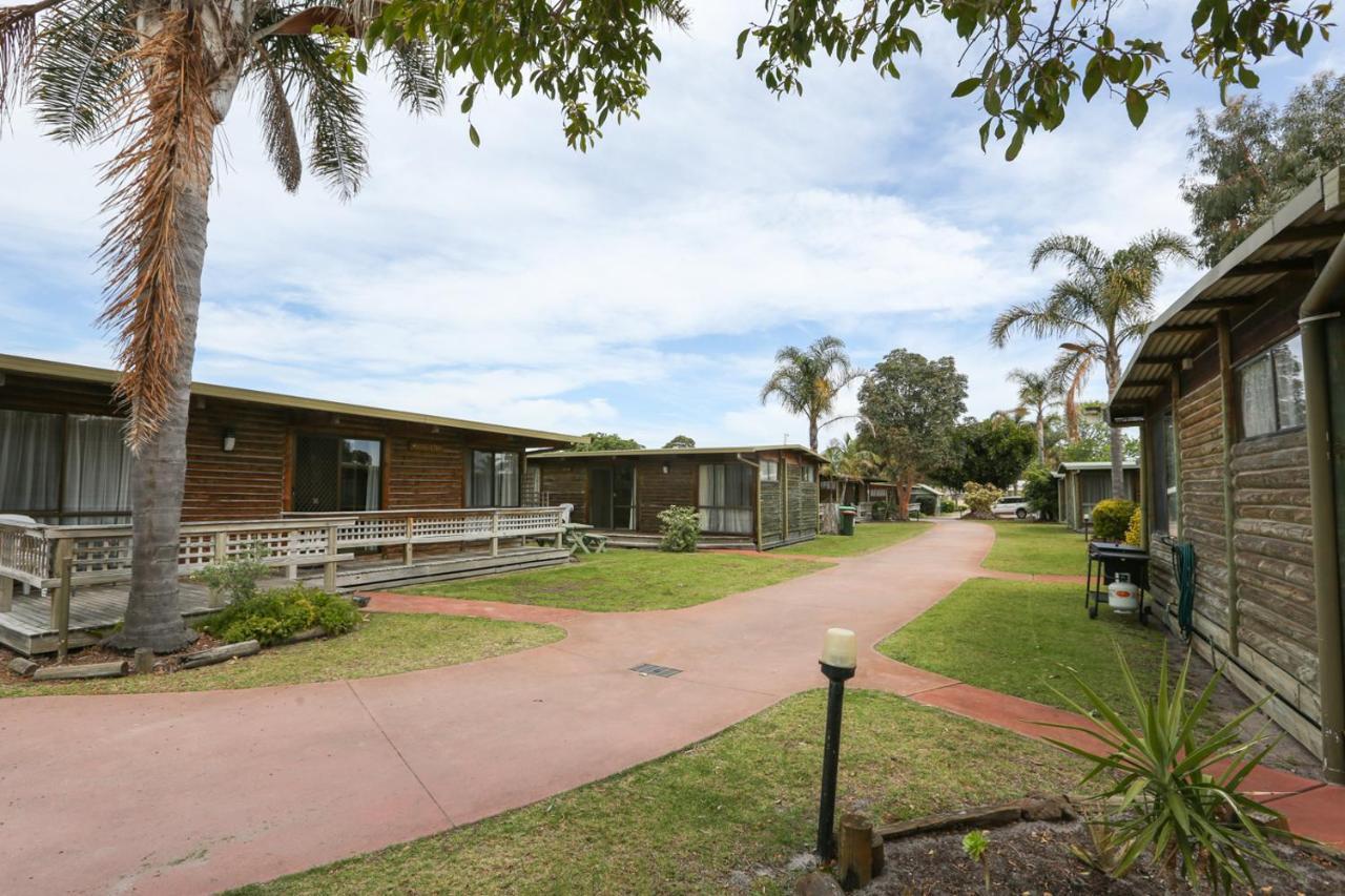Lazy Acre Log Cabins Lakes Entrance Extérieur photo