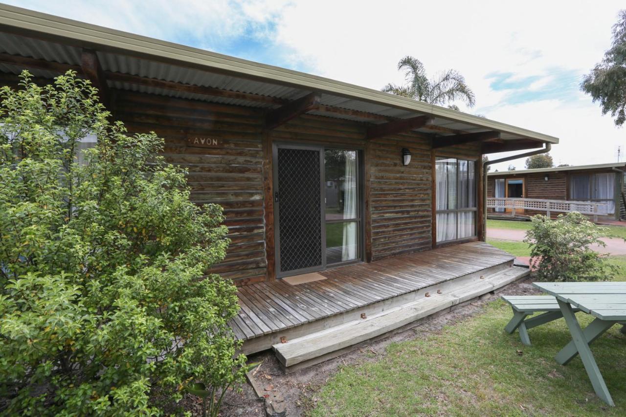Lazy Acre Log Cabins Lakes Entrance Extérieur photo