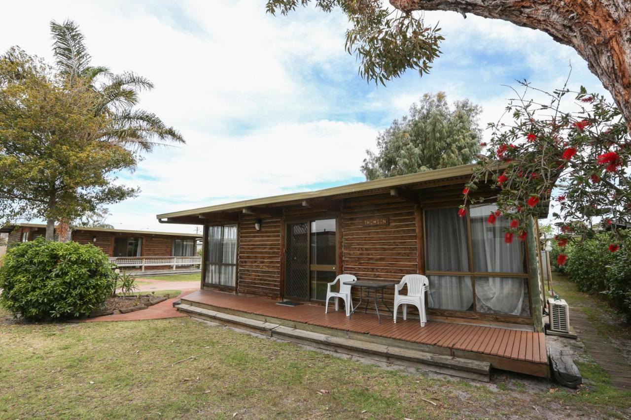 Lazy Acre Log Cabins Lakes Entrance Extérieur photo