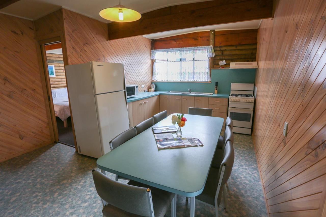 Lazy Acre Log Cabins Lakes Entrance Extérieur photo