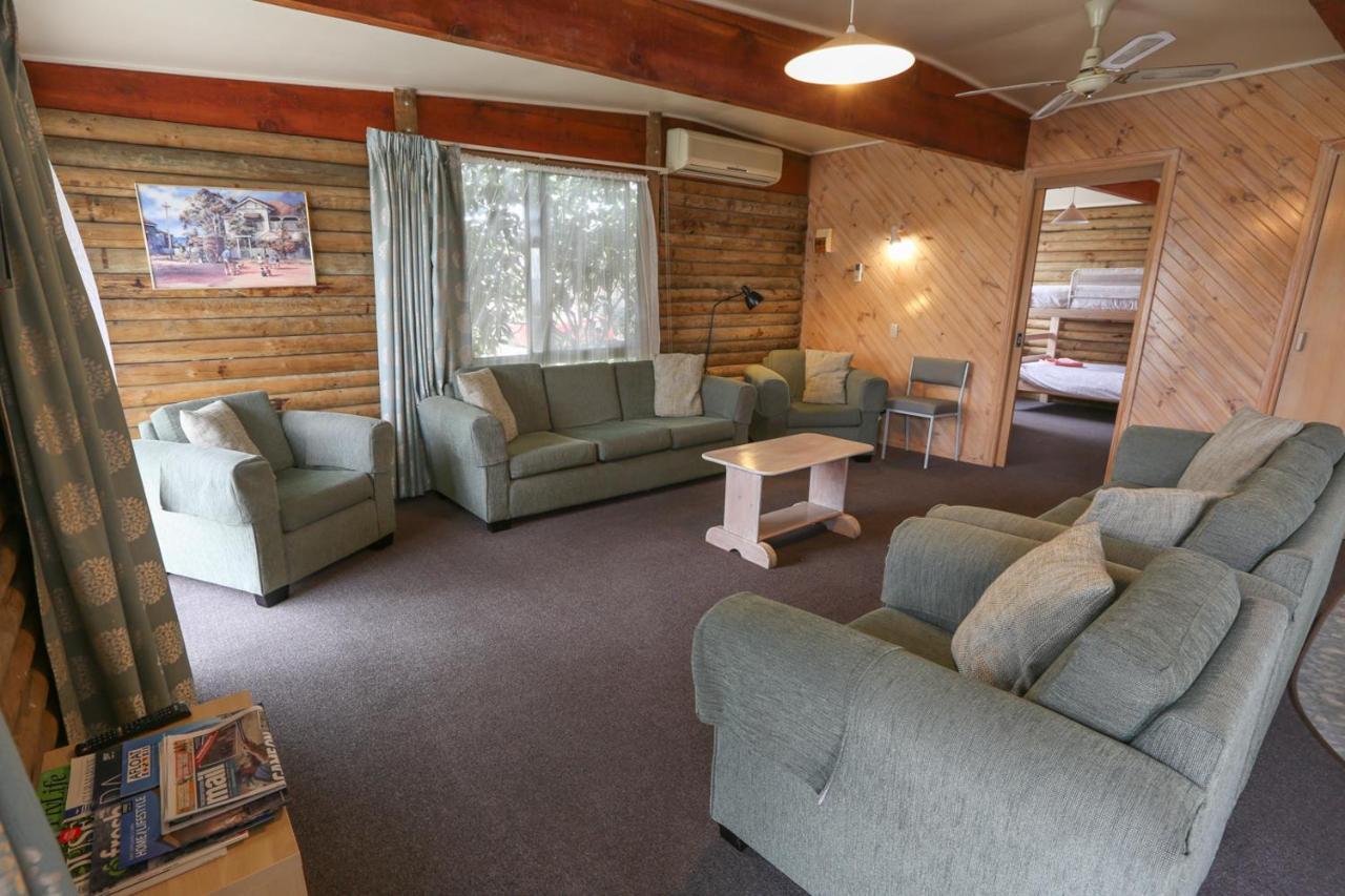 Lazy Acre Log Cabins Lakes Entrance Extérieur photo