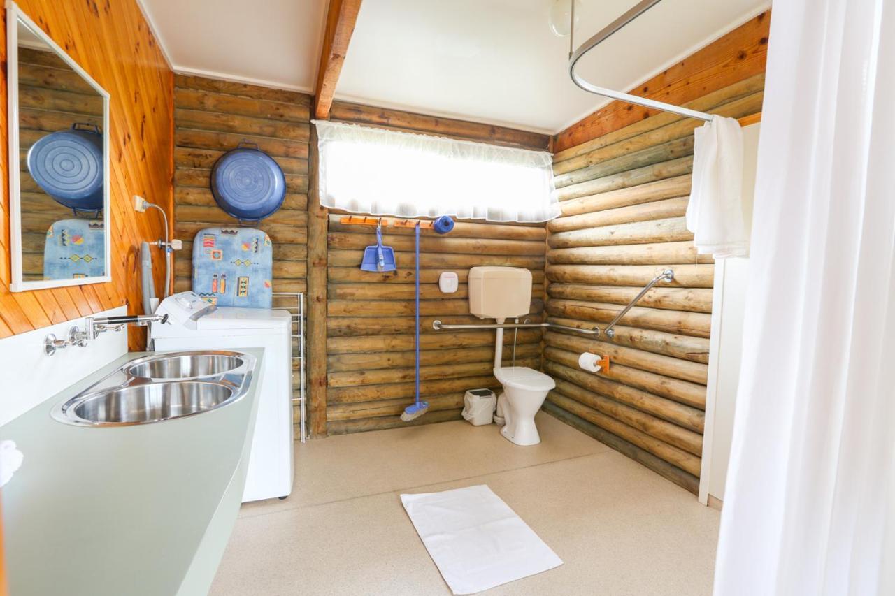 Lazy Acre Log Cabins Lakes Entrance Extérieur photo