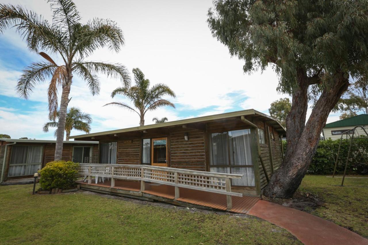 Lazy Acre Log Cabins Lakes Entrance Extérieur photo