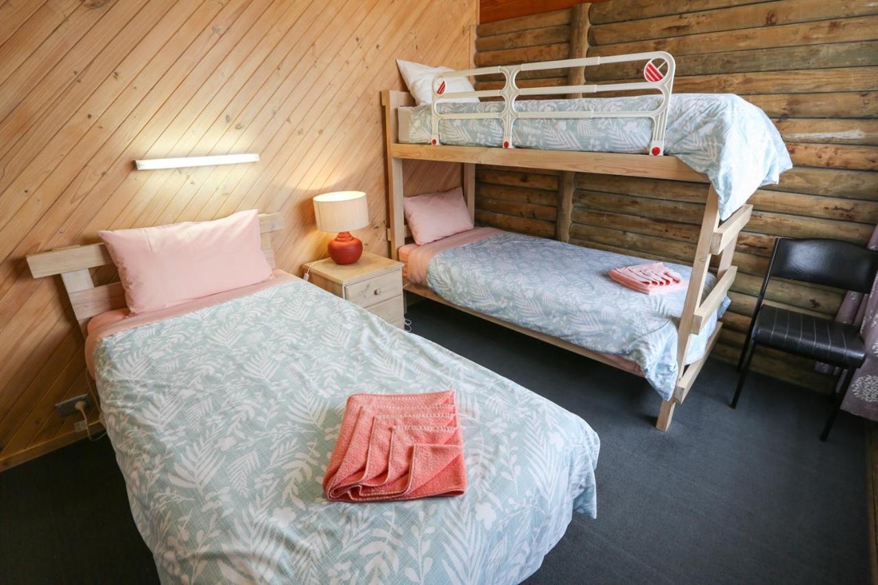 Lazy Acre Log Cabins Lakes Entrance Extérieur photo