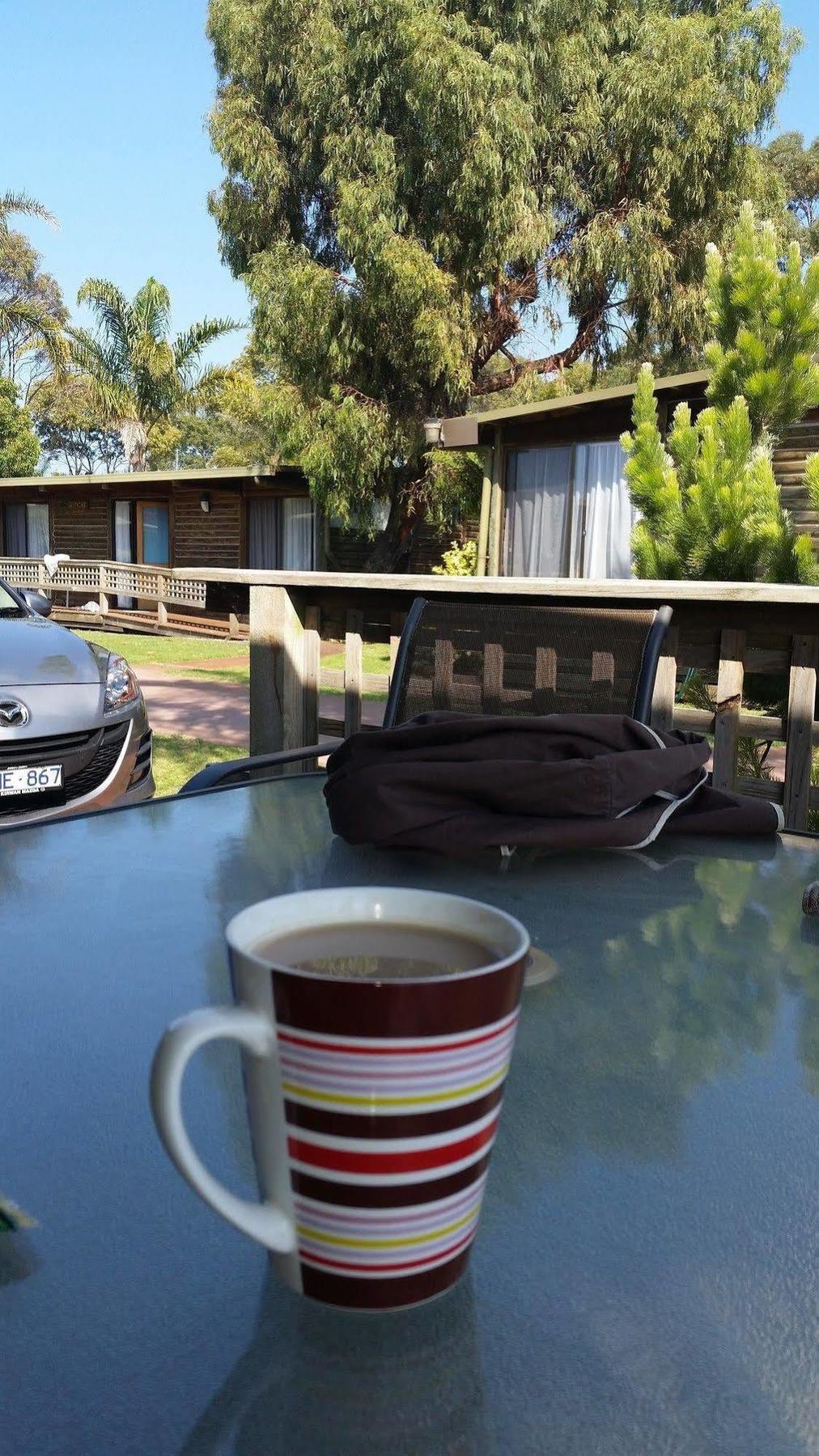 Lazy Acre Log Cabins Lakes Entrance Extérieur photo