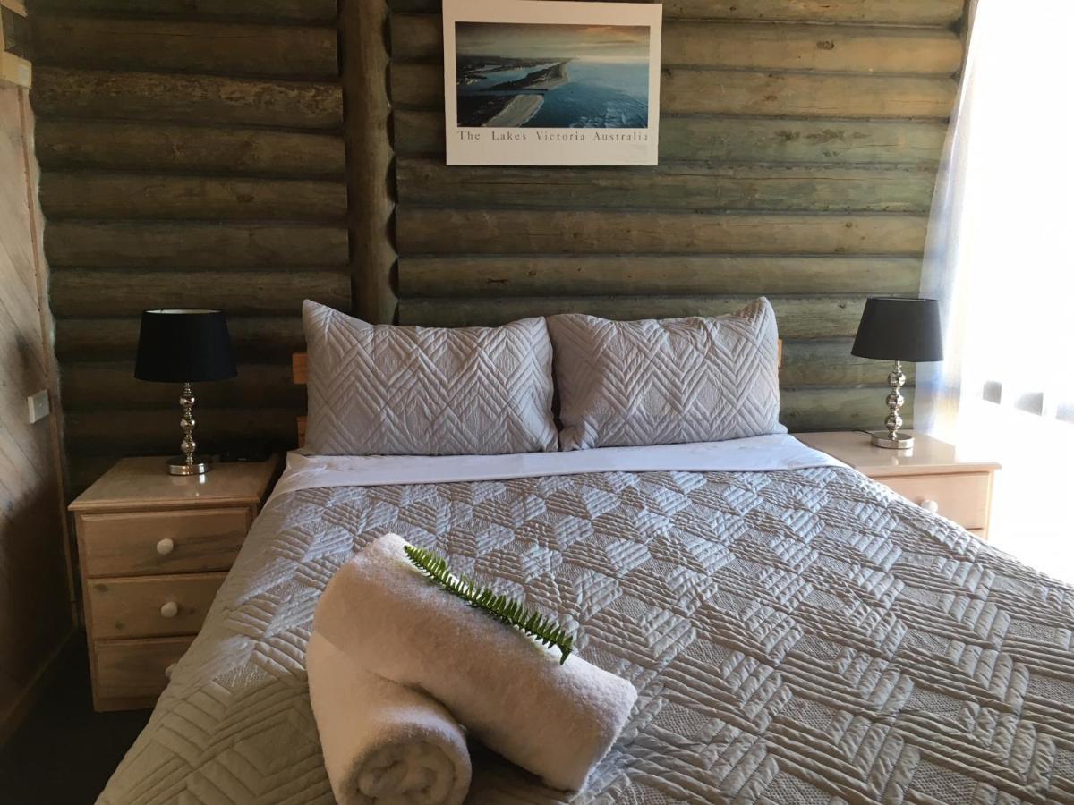 Lazy Acre Log Cabins Lakes Entrance Extérieur photo