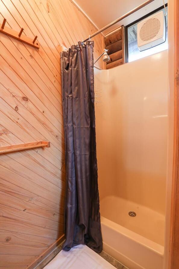Lazy Acre Log Cabins Lakes Entrance Extérieur photo