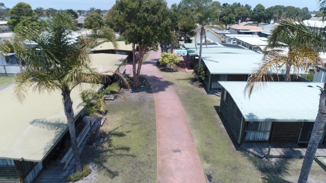 Lazy Acre Log Cabins Lakes Entrance Extérieur photo