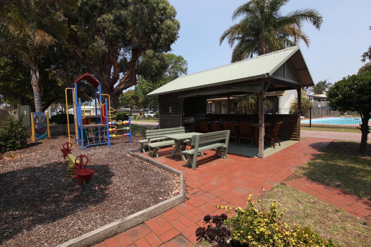 Lazy Acre Log Cabins Lakes Entrance Extérieur photo